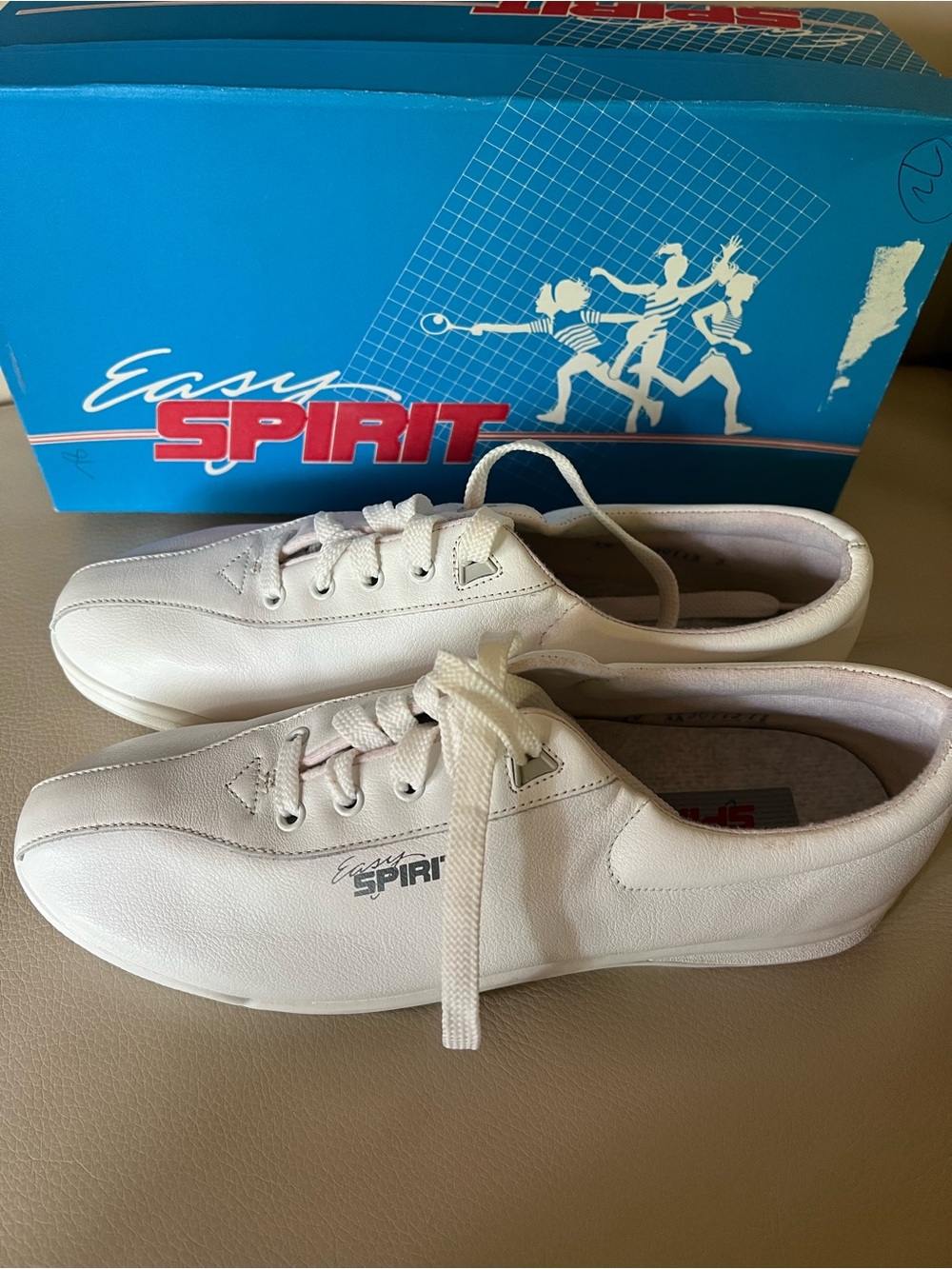 Vintage 80s Easy Spirit A.P.1 White Leather Walking Shoes Women's 10 Narrow